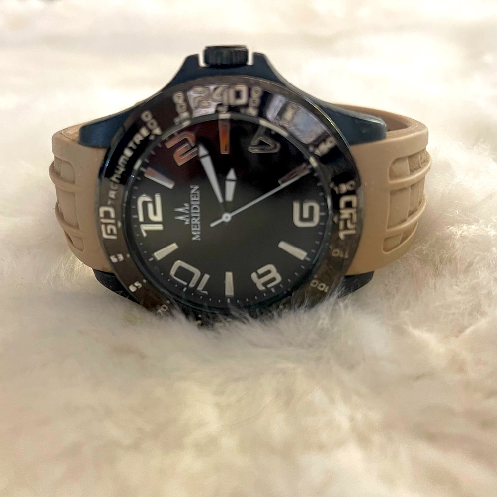 MERIDIAN watch. Beige rubber band, black face